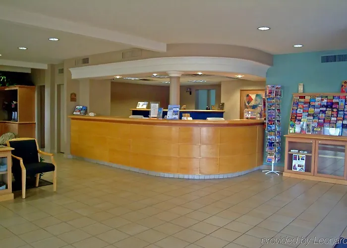 Ramada By Wyndham Downtown 2*