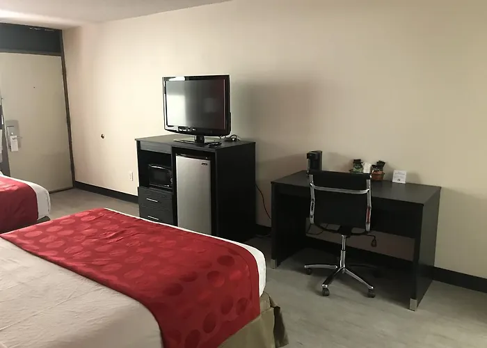 Ramada By Wyndham Downtown Hotel 2*