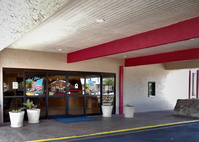 Ramada By Wyndham Downtown
