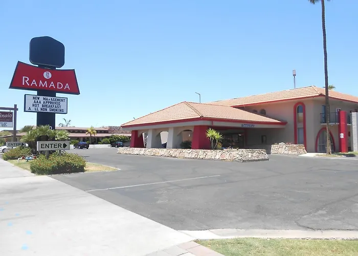 Ramada By Wyndham Downtown 2*