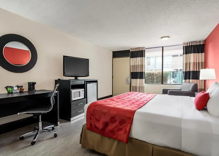 Hotel Ramada By Wyndham Downtown Mesa