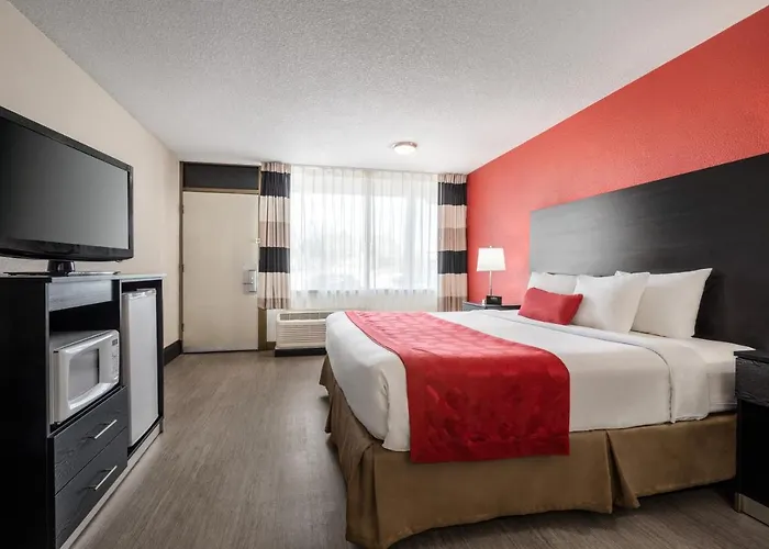 Hotel Ramada By Wyndham Downtown Mesa