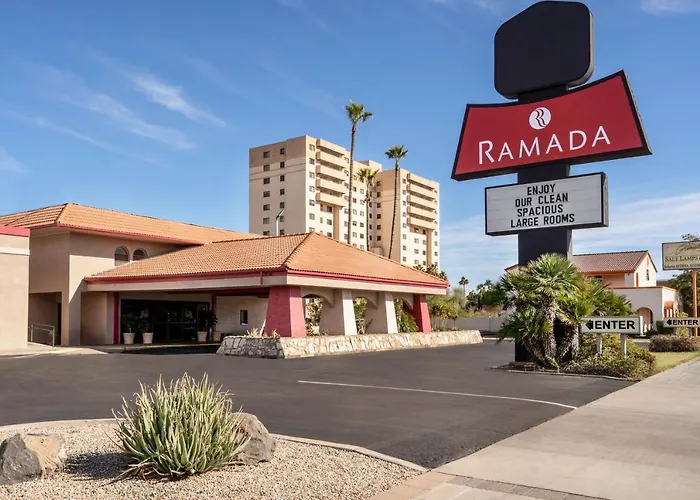 Ramada By Wyndham Downtown Hotel 2*