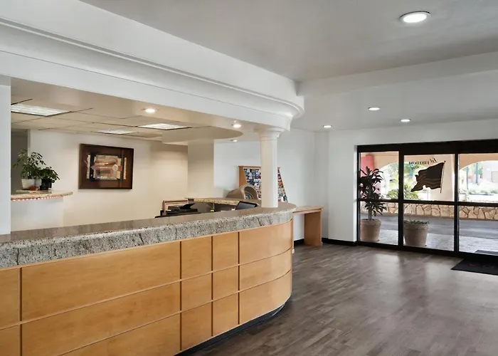 Hotel Ramada By Wyndham Downtown 2*