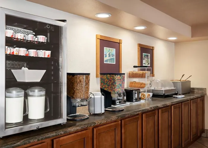Hotel Ramada By Wyndham Downtown Mesa