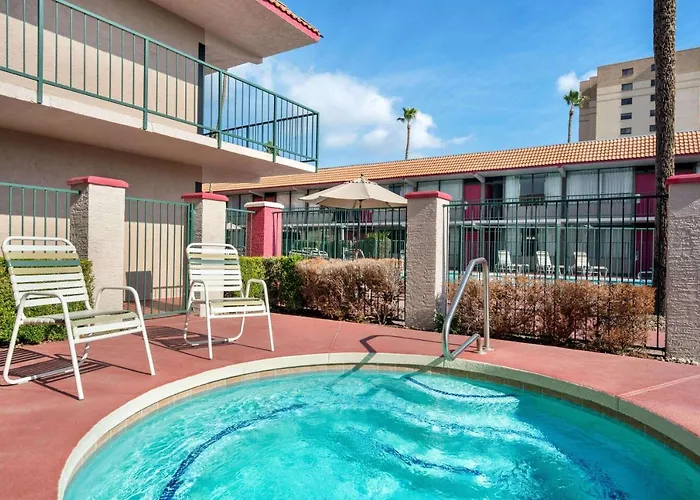 Ramada By Wyndham Downtown Hotel