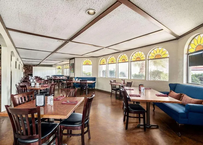 Hotel Ramada By Wyndham Downtown