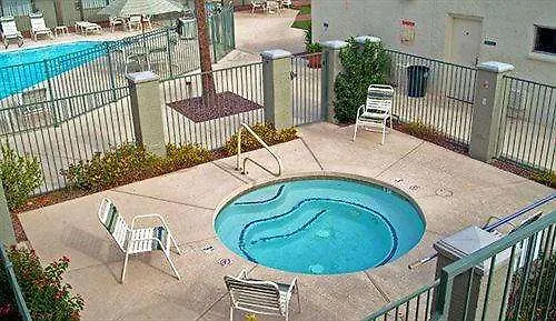 Ramada By Wyndham Downtown