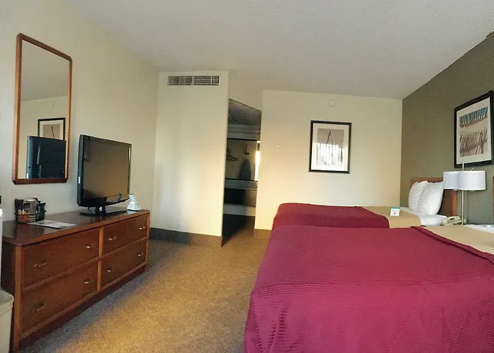 Ramada By Wyndham Downtown 2*