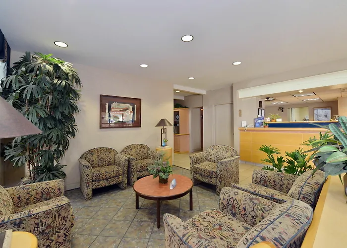 Hotel Ramada By Wyndham Downtown Mesa