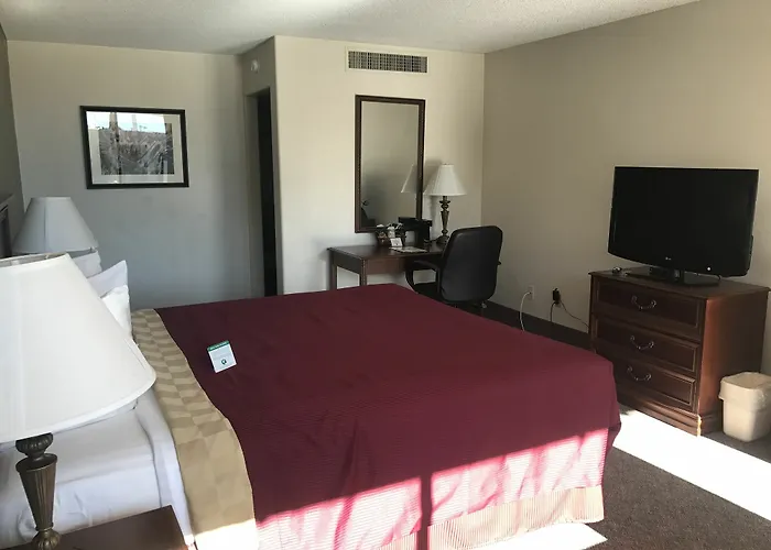 Ramada By Wyndham Downtown Hotel Mesa