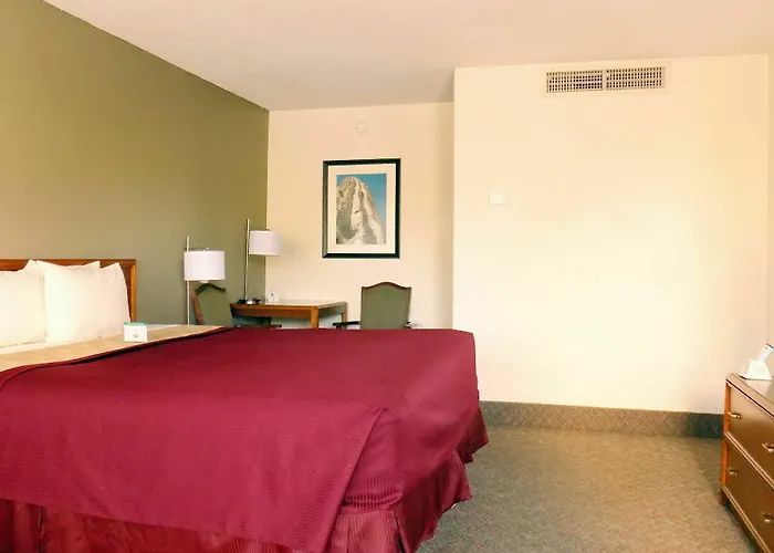Hotel Ramada By Wyndham Downtown Mesa