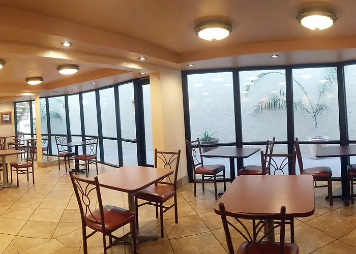 Ramada By Wyndham Downtown 2* Mesa