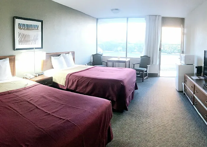 Hotel Ramada By Wyndham Downtown 2*