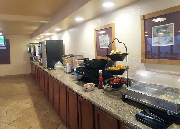 Ramada By Wyndham Downtown Hotel