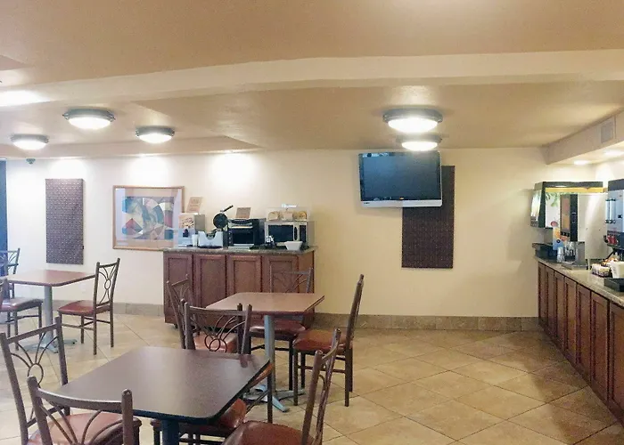 Ramada By Wyndham Downtown